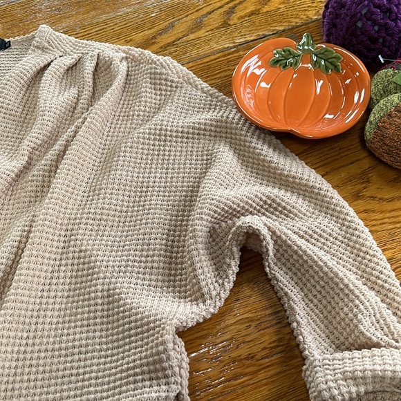 Markeety tan oversized waffle knit cardigan with side pockets. Size XL. - Picture 2 of 12